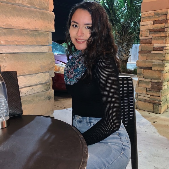 Meet your Posher, Dariela - Picture 1 of 2